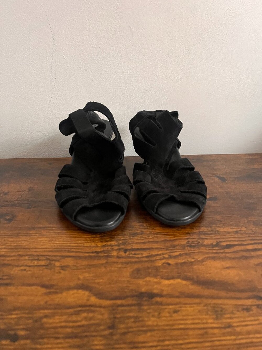 ARCHE LN Black Kitten Heels